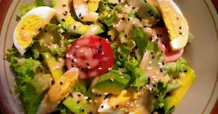 Salad Sayur Segar dengan Dressing Alpukat